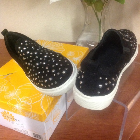 Jeweled slip on shoe - Picture 3 of 7